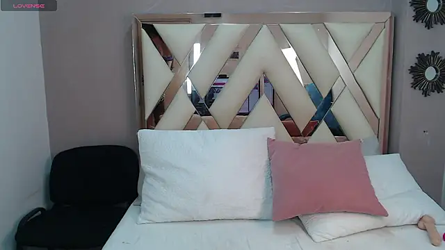 Snapshot of Violett_Salvatore chatting on 02-15-26, 04:50 Violett Salvatore online show from 02-15-26, 04:50