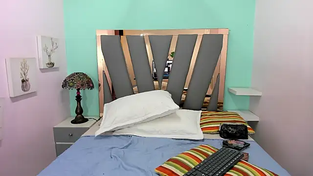 Violett Salvatore online show from 09-19-25, 04:44