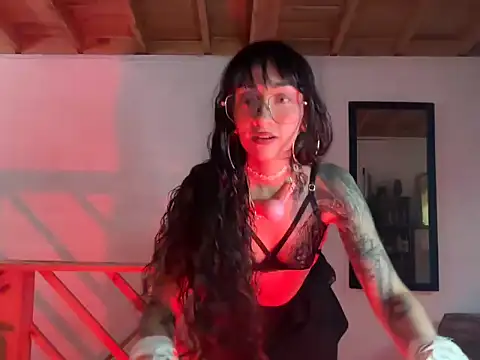 Snapshot of EmiLady_888 chatting on 11-26-25, 12:21 EmiLady 888 online show from 11-26-25, 12:21