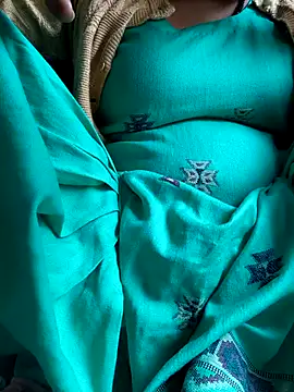 Love-pari077 online show from 12-18-25, 04:06