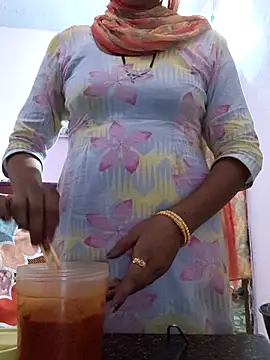 Love-pari077 online show from 10-17-25, 01:02