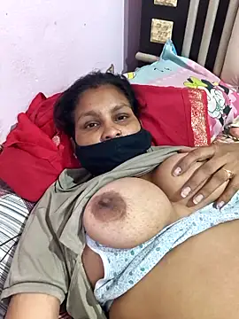 Snapshot of Love-pari077 chatting on 04-21-26, 04:35 Love-pari077 online show from 04-21-26, 04:35