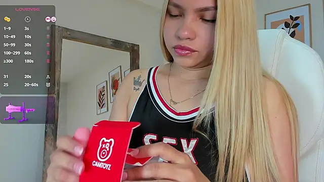 victoria giraldo online show from 11-29-25, 06:46