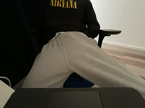 Frankieyyy1 online show from 04-19-26, 05:52