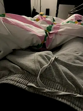 Frankieyyy1 online show from 12-02-25, 10:44