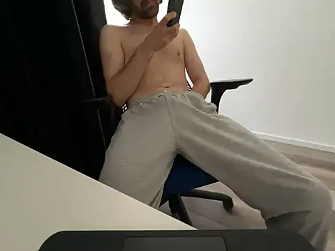 Frankieyyy1 online show from 05-06-26, 06:56