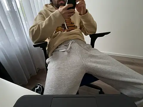Frankieyyy1 online show from 05-03-26, 05:34