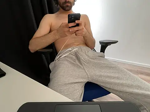 Frankieyyy1 online show from 05-02-26, 08:08