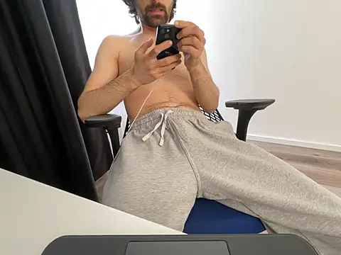 Frankieyyy1 online show from 05-08-26, 01:15
