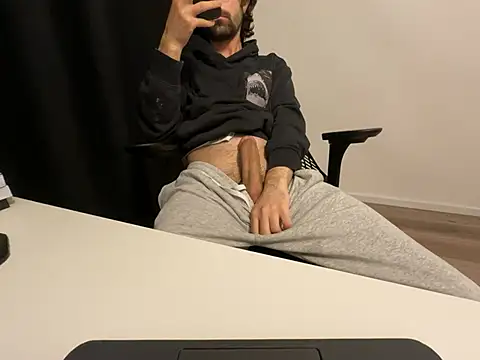 Frankieyyy1 online show from 05-15-26, 12:52