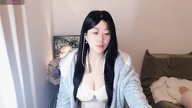 Emmaq996 online show from 12-17-25, 01:21