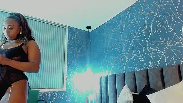 Snapshot of Mia-Gutierrez1 chatting on 10-02-25, 11:35 Mia-Gutierrez1 online show from 10-02-25, 11:35