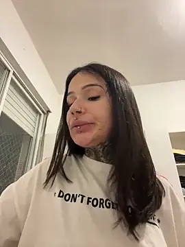Snapshot of sereiaruiva99 chatting on 05-19-26, 03:02 sereiaruiva99 online show from 05-19-26, 03:02