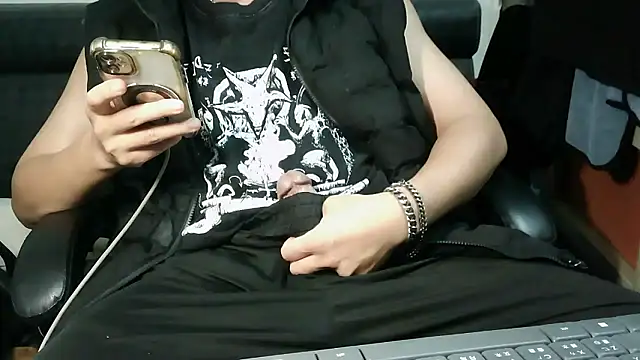 bigbb101011 online show from 01-09-26, 04:25