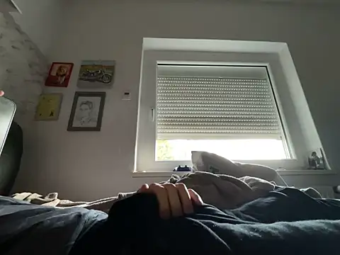 xmilolivex online show from 02-15-26, 08:35