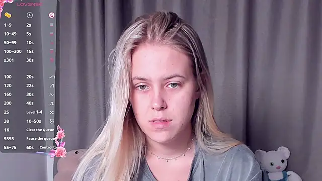 Snapshot of AngelAnty chatting on 09-15-25, 03:01 AngelAnty online show from 09-15-25, 03:01