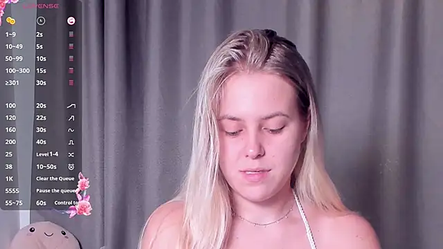 Snapshot of AngelAnty chatting on 09-18-25, 03:15 AngelAnty online show from 09-18-25, 03:15