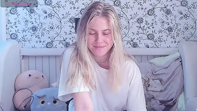 Snapshot of AngelAnty chatting on 06-25-26, 01:05 AngelAnty online show from 06-25-26, 01:05