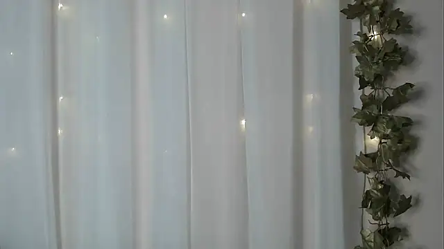 Snapshot of angelainparis28 chatting on 10-06-25, 12:56 angelainparis28 online show from 10-06-25, 12:56