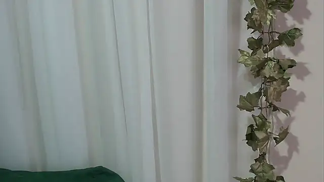 Snapshot of angelainparis28 chatting on 10-04-25, 06:04 angelainparis28 online show from 10-04-25, 06:04
