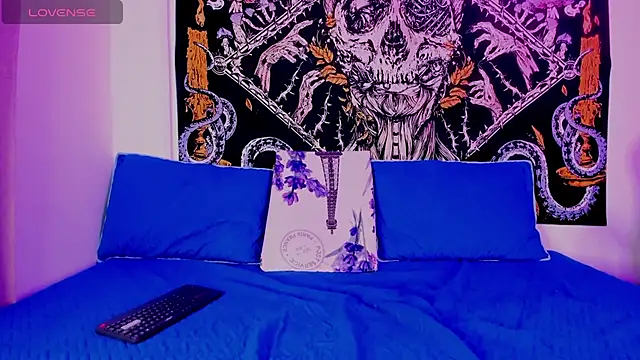 Mafer Osorio online show from 11-19-25, 02:55