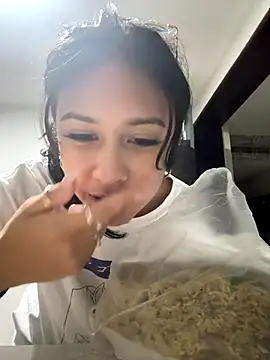 lynn9000 online show from 11-11-25, 07:47