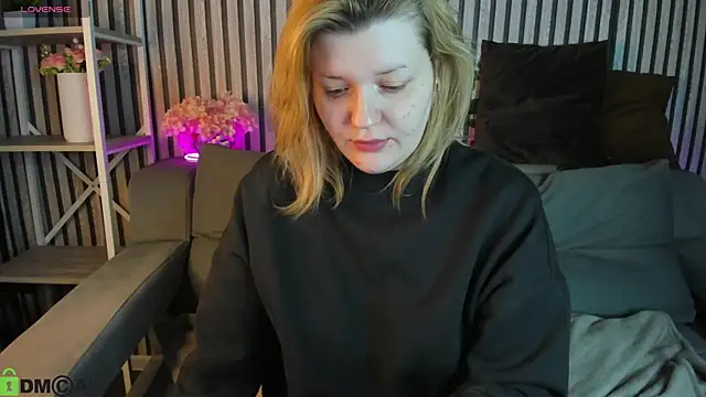 Snapshot of Michele_Greenn chatting on 04-21-26, 01:07 Michele Greenn online show from 04-21-26, 01:07