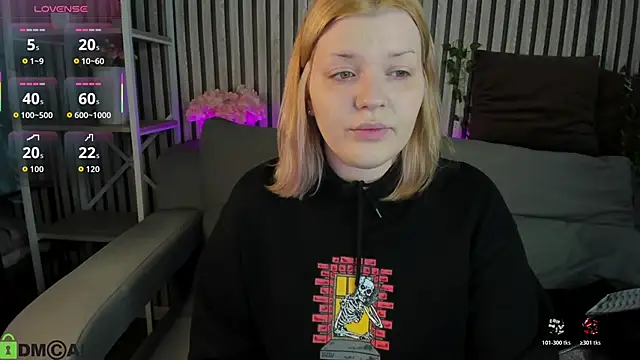 Snapshot of Michele_Greenn chatting on 04-25-26, 01:08 Michele Greenn online show from 04-25-26, 01:08