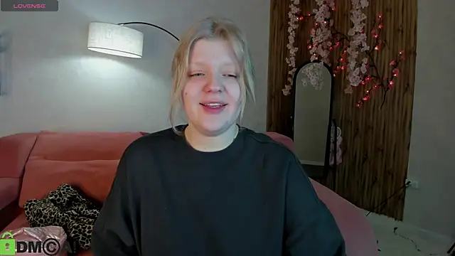Snapshot of Michele_Greenn chatting on 05-24-26, 01:05 Michele Greenn online show from 05-24-26, 01:05