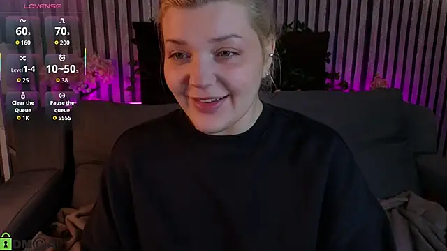 Snapshot of Michele_Greenn chatting on 05-08-26, 01:09 Michele Greenn online show from 05-08-26, 01:09