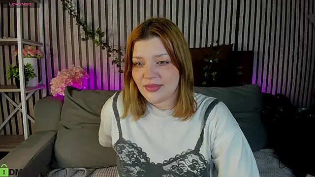 Snapshot of Michele_Greenn chatting on 03-01-26, 01:05 Michele Greenn online show from 03-01-26, 01:05