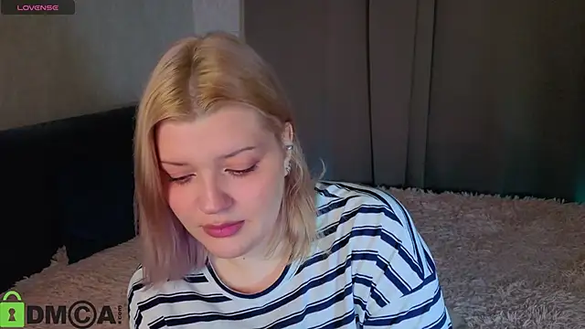 Snapshot of Michele_Greenn chatting on 05-03-26, 01:11 Michele Greenn online show from 05-03-26, 01:11