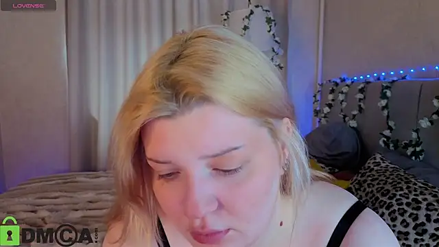 Snapshot of Michele_Greenn chatting on 05-09-26, 01:09 Michele Greenn online show from 05-09-26, 01:09
