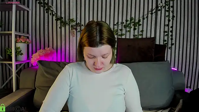 Snapshot of Michele_Greenn chatting on 02-12-26, 01:05 Michele Greenn online show from 02-12-26, 01:05