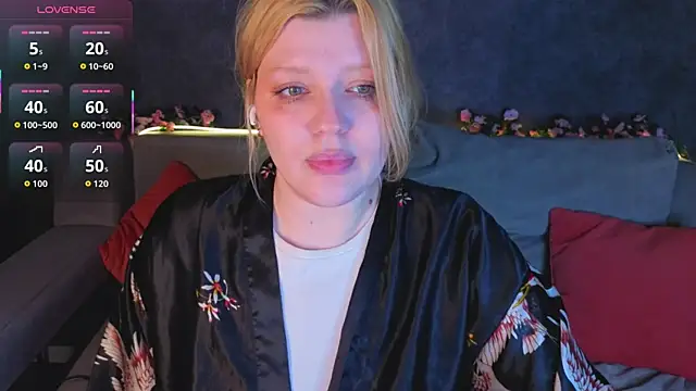 Snapshot of Michele_Greenn chatting on 05-18-26, 04:07 Michele Greenn online show from 05-18-26, 04:07