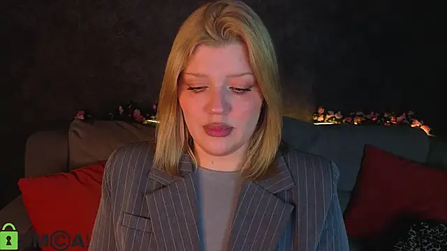 Snapshot of Michele_Greenn chatting on 05-31-26, 01:11 Michele Greenn online show from 05-31-26, 01:11
