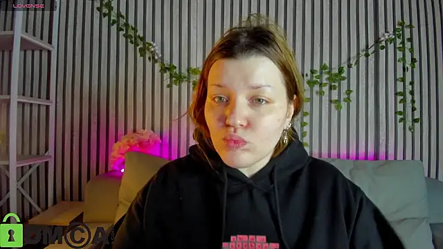 Snapshot of Michele_Greenn chatting on 02-01-26, 01:04 Michele Greenn online show from 02-01-26, 01:04