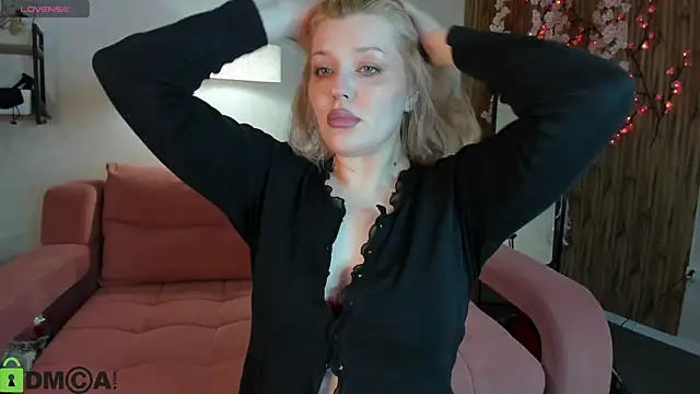 Snapshot of Michele_Greenn chatting on 05-05-26, 12:46 Michele Greenn online show from 05-05-26, 12:46