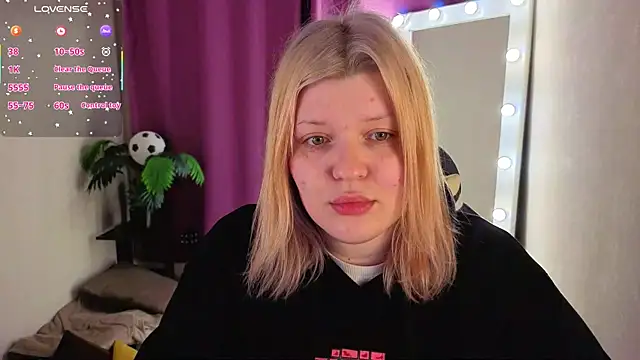 Snapshot of Michele_Greenn chatting on 06-22-26, 01:11 Michele Greenn online show from 06-22-26, 01:11