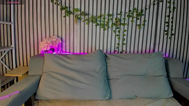 Snapshot of Michele_Greenn chatting on 02-02-26, 01:04 Michele Greenn online show from 02-02-26, 01:04