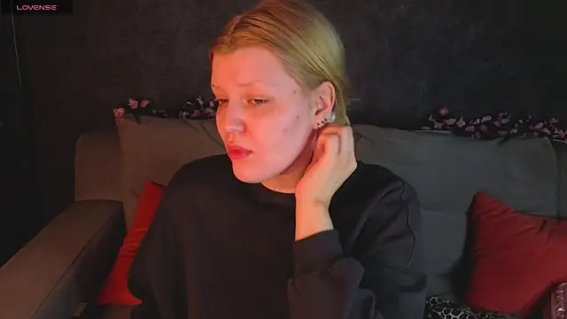 Snapshot of Michele_Greenn chatting on 06-01-26, 01:06 Michele Greenn online show from 06-01-26, 01:06