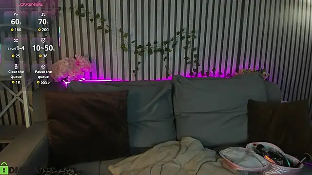 Snapshot of Michele_Greenn chatting on 05-29-26, 01:11 Michele Greenn online show from 05-29-26, 01:11