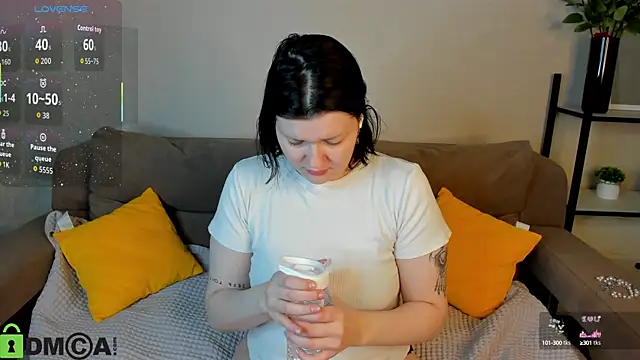 Michele Greenn online show from 10-16-25, 01:25