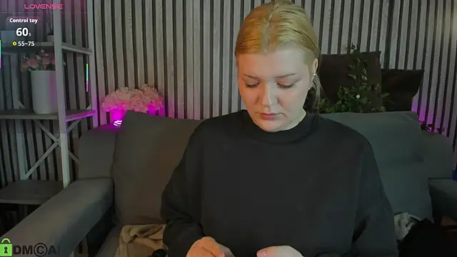 Snapshot of Michele_Greenn chatting on 04-27-26, 01:14 Michele Greenn online show from 04-27-26, 01:14