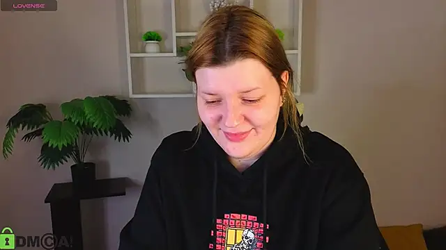 Snapshot of Michele_Greenn chatting on 02-25-26, 01:06 Michele Greenn online show from 02-25-26, 01:06