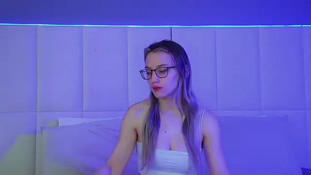 StacyEvances online show from 11-24-25, 06:19