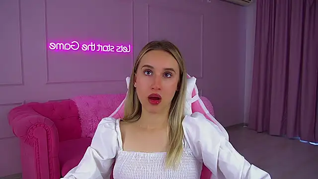 Snapshot of VictoriaHopsons chatting on 09-27-25, 06:30 VictoriaHopsons online show from 09-27-25, 06:30