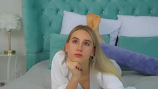 Snapshot of VictoriaHopsons chatting on 10-05-25, 06:26 VictoriaHopsons online show from 10-05-25, 06:26