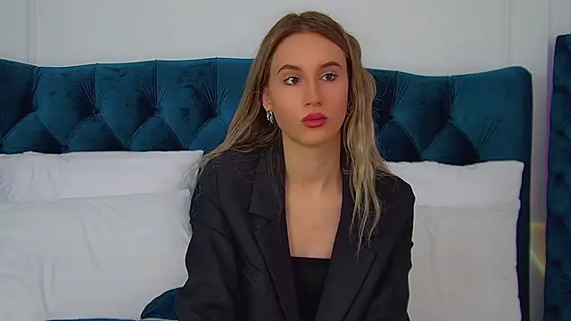 Snapshot of VictoriaHopsons chatting on 11-09-25, 06:17 VictoriaHopsons online show from 11-09-25, 06:17