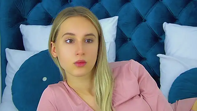 Snapshot of VictoriaHopsons chatting on 09-20-25, 06:40 VictoriaHopsons online show from 09-20-25, 06:40